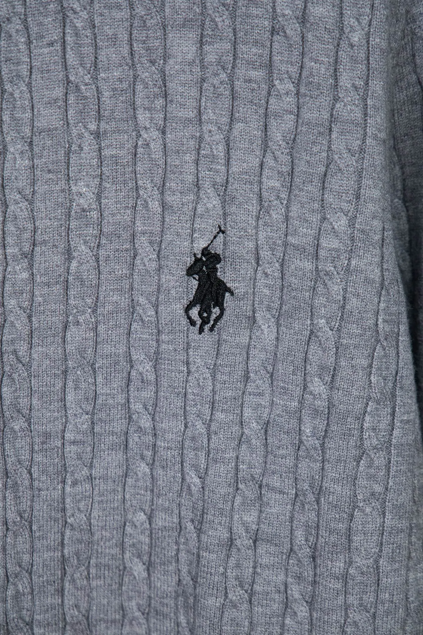 P190 Ralph Lauren Classic Round Neck Solid Color Pony Embroidered Logo Knitted Cardigan Long Sleeve Ralph Lauren Classic Basic Versatile Twist Knitted Cardigan Long Sleeve Main supply platform live broadcast Wholesale entity Replenish when out of stock Not removed from the shelves Quality 1:1 patterning Complete three standards Correct version of pony logo Imported quality cotton yarn Focus on high-end Cost-effective Good quality Needless to say Zhao Lusi's same style is really amazing, so sweet I'm so beautiful. This cardigan is really good-looking. It's simple and easy to wear. It's a must-have for goddess ootd. Good-looking clothes are never picky. A must-have in the wardrobe of goddesses. Size: S-XL. Color: black, apricot, gray, navy, red, white.